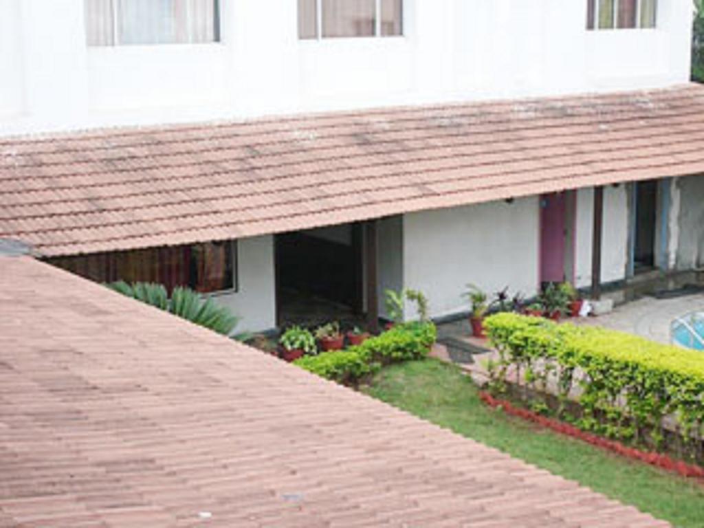Dejavu Hotel Coimbatore Buitenkant foto