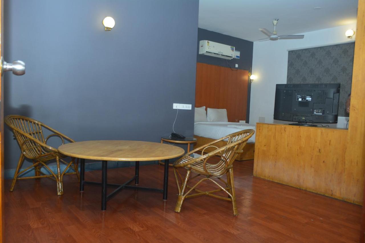 Dejavu Hotel Coimbatore Buitenkant foto