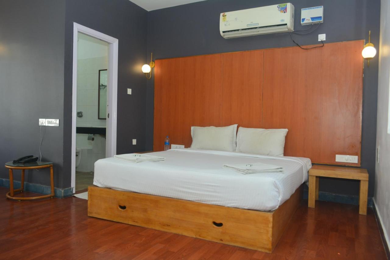 Dejavu Hotel Coimbatore Buitenkant foto