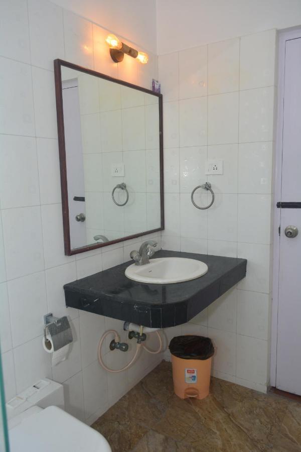 Dejavu Hotel Coimbatore Buitenkant foto