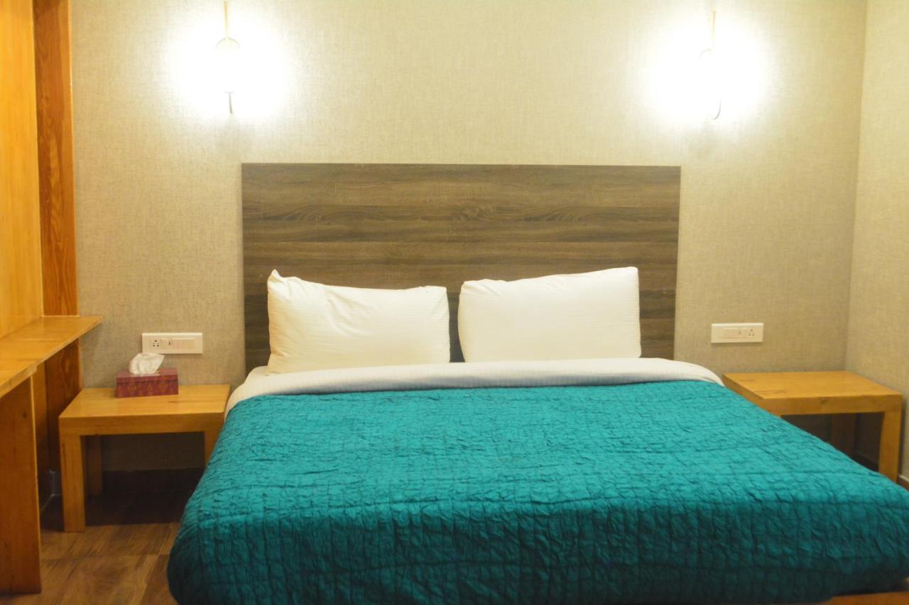 Dejavu Hotel Coimbatore Buitenkant foto