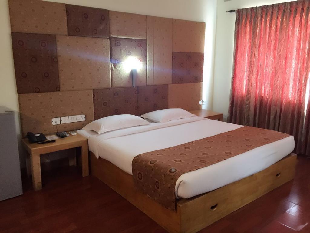 Dejavu Hotel Coimbatore Buitenkant foto