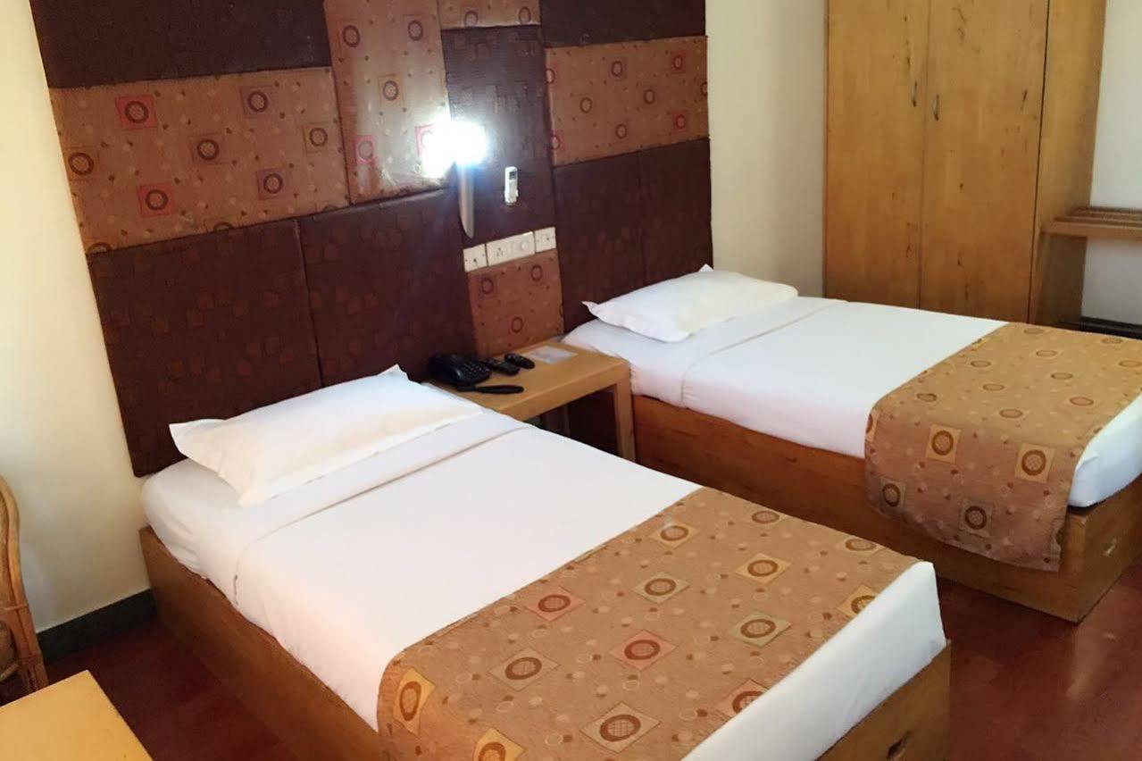 Dejavu Hotel Coimbatore Buitenkant foto